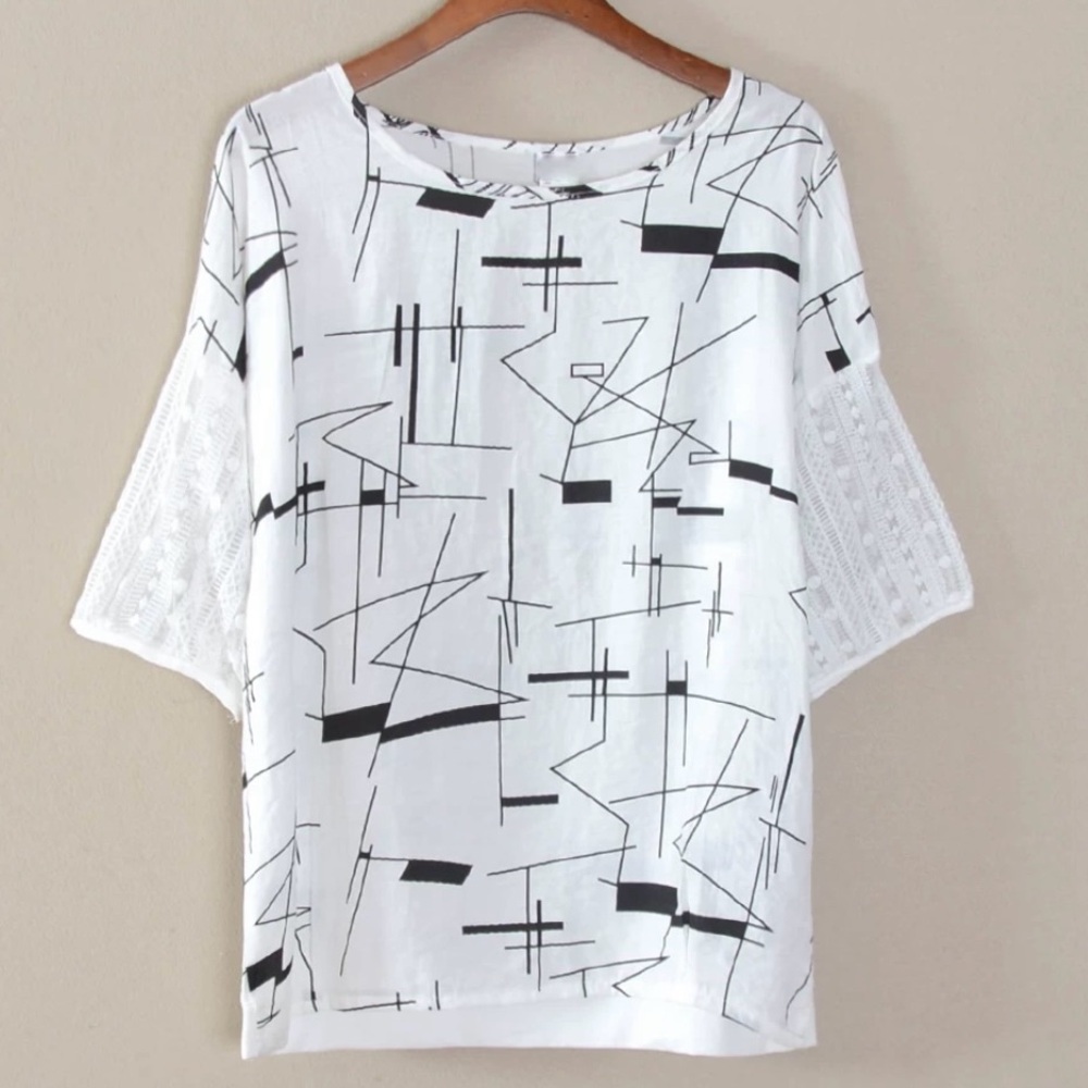 Women’s stylish top size Large NWT